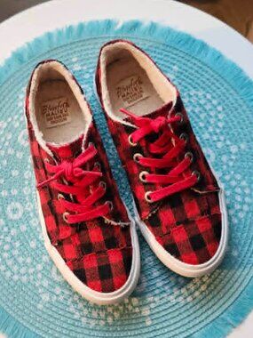 Blowfish Malibu Slip On Sneakers Red Buffalo Check Plaid Laces 6.5